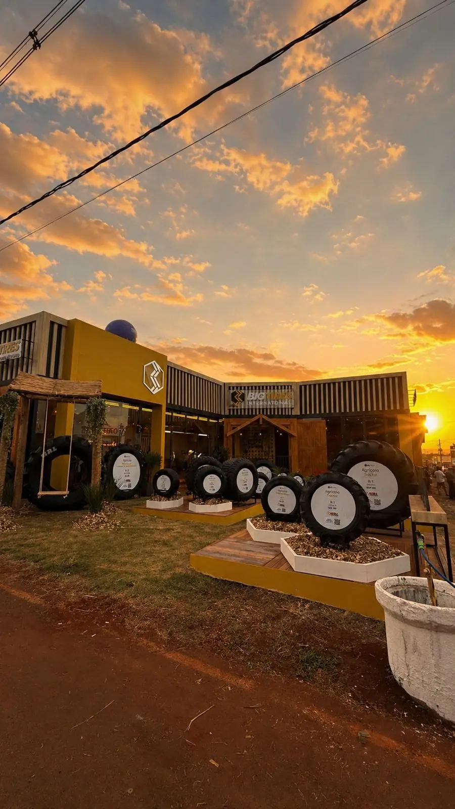 Big Tires: Real time: do estande para o feed