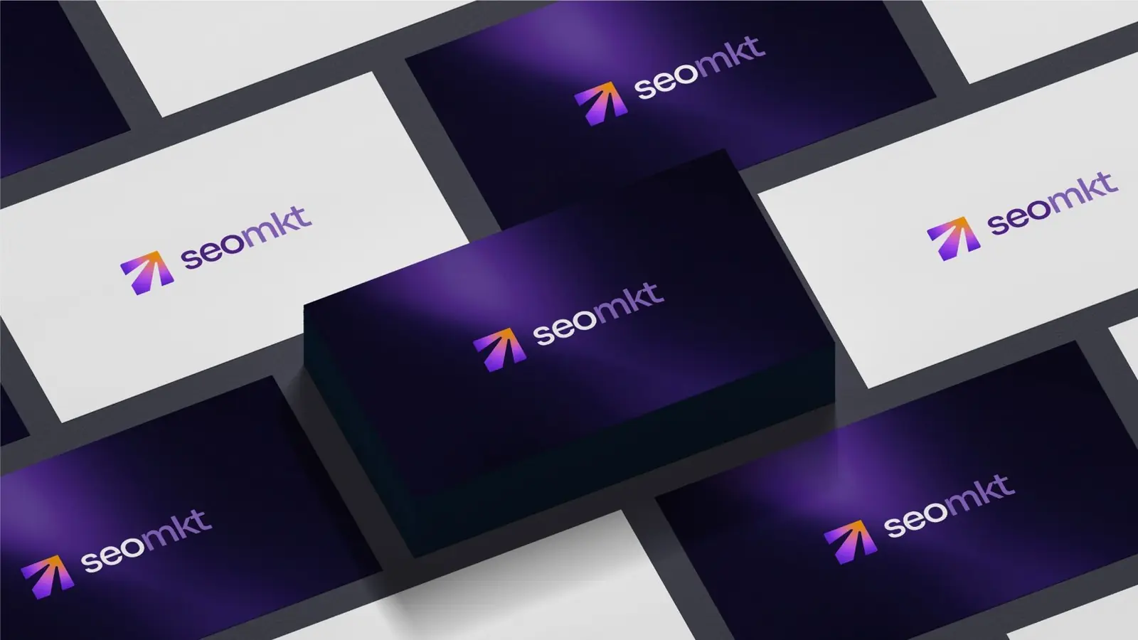 Cartões de visita com a nova marca seomkt